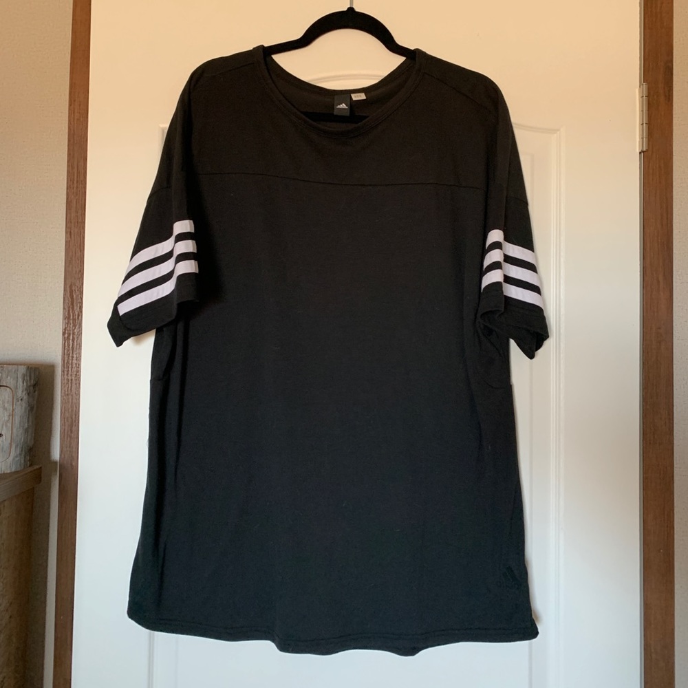 Women’s adidas tshirt with striped sleeves